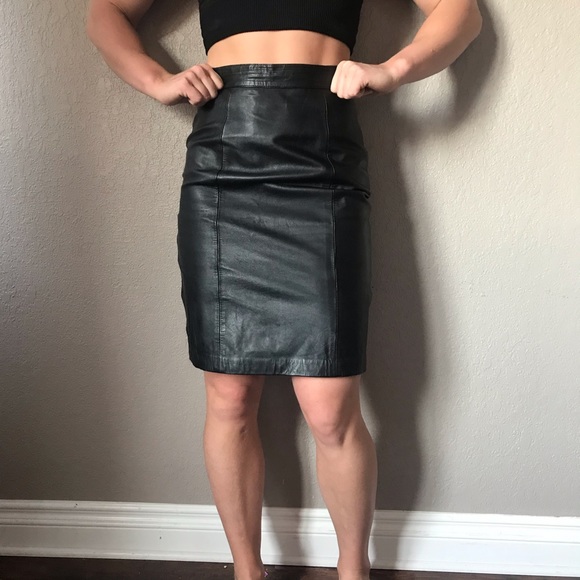 Vintage Leather skirt - Picture 2 of 8